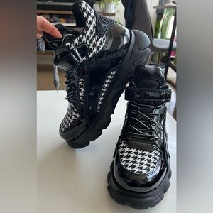 Buffalo Black and White Houndstooth Boot